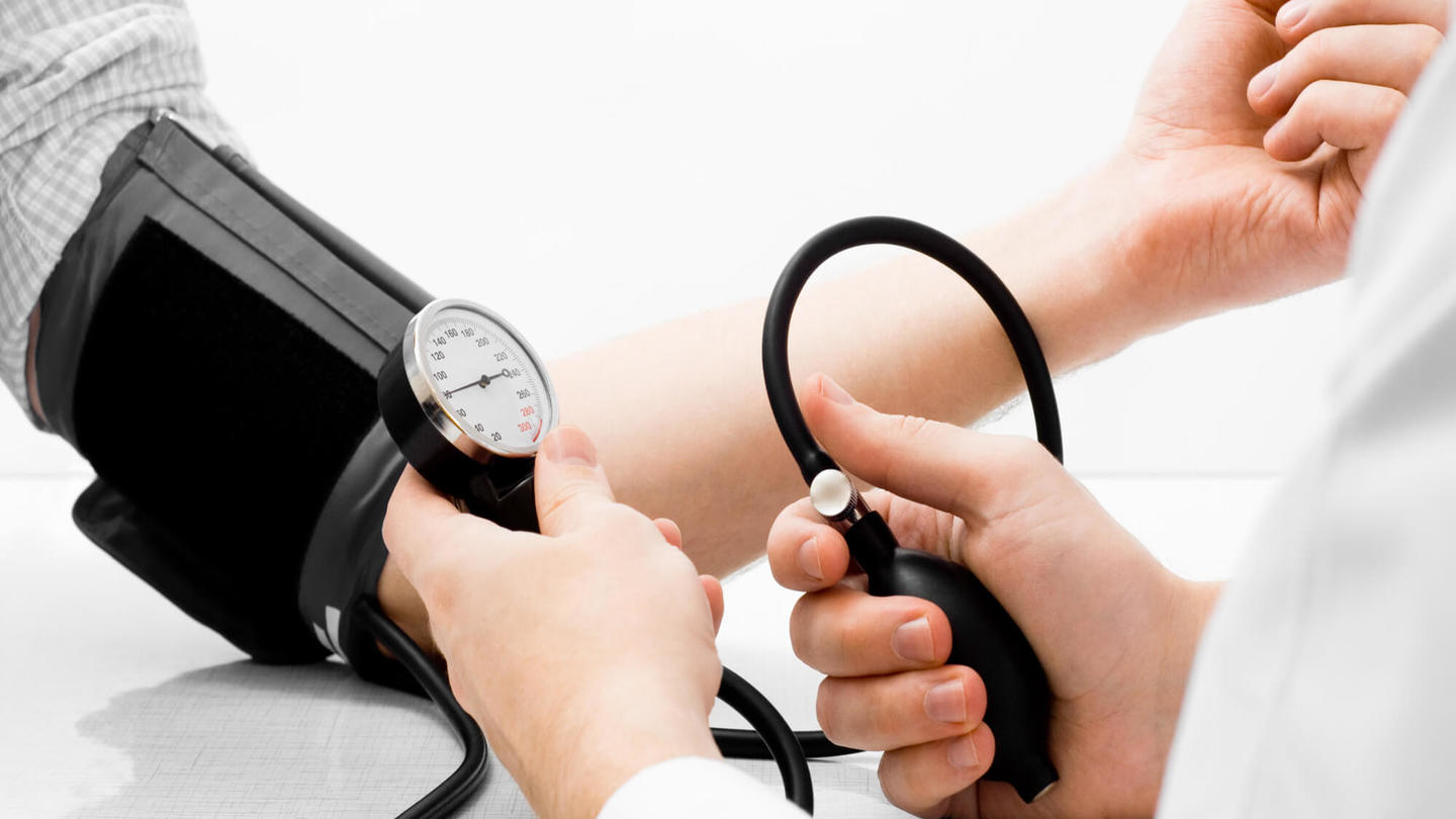 Veliki porast krvnog tlaka već pri hodu, u stanju mirovanja je normalan